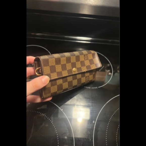 Louis Vuitton Damier Wallet Crossbody - Picture 2 of 4